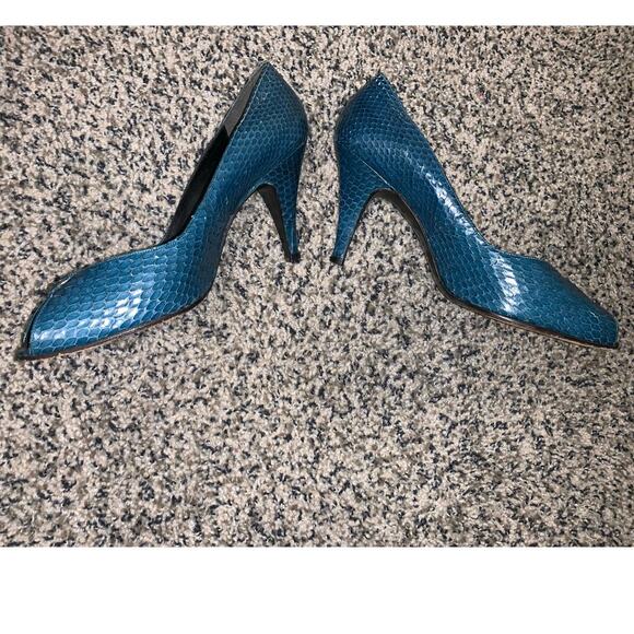 Stuart Weitzman Mr. Seymour Blue Snakeskin Peep Toe Heels Size 8 - Picture 2 of 10